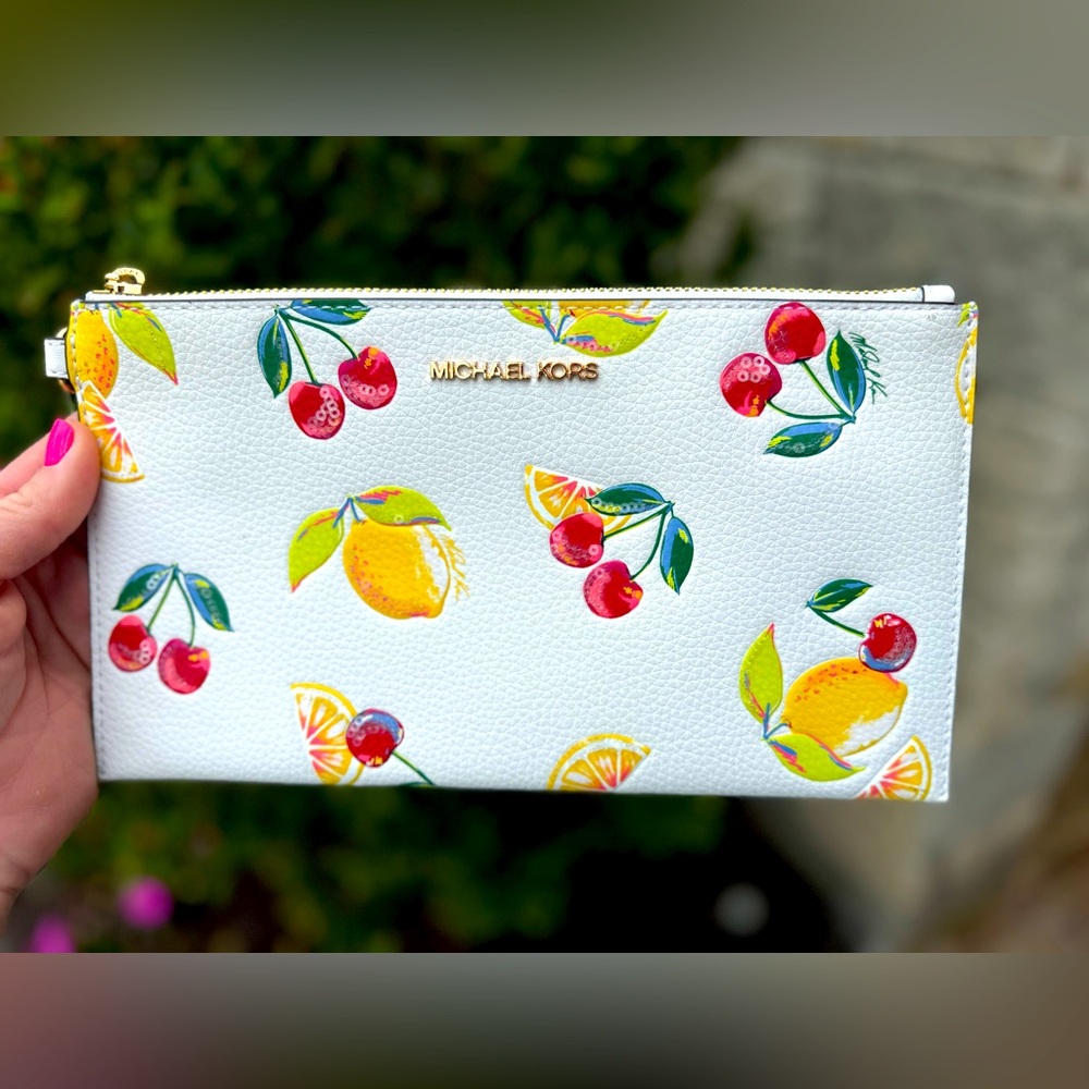 🍒 Brand New The Michael Kors Jet Set Clutch Bag in Optic White 🍒